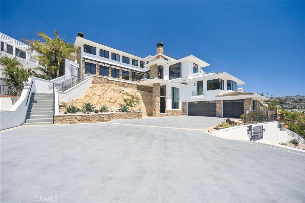 Photo of 1076 Skyline Drive, Laguna Beach, CA 92651 (MLS # OC26161328)