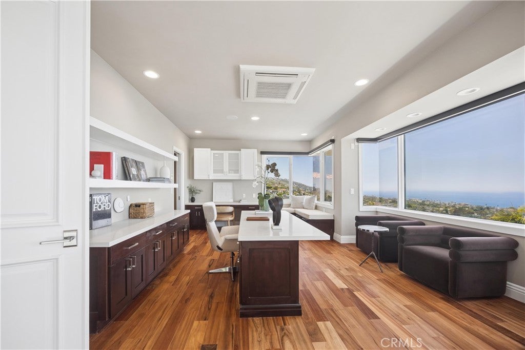 1076 Skyline Drive, Laguna Beach CA 92651 - Photo 25