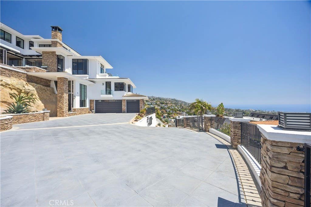 Photo of 1076 Skyline Drive, Laguna Beach, CA 92651 (MLS # OC26161328)
