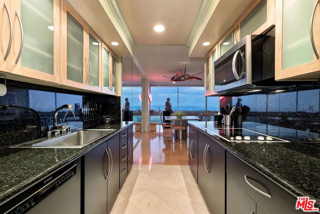 2220 Avenue Of The Stars 1706