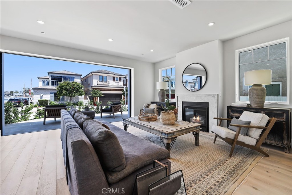 825 W Bay Avenue A