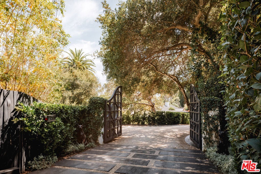 1381 E Valley Road