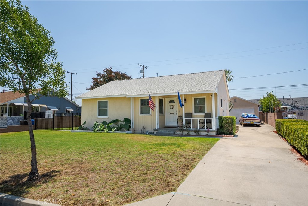1112 E Louisa