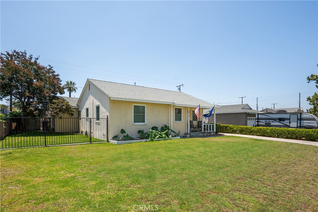 1112 E Louisa