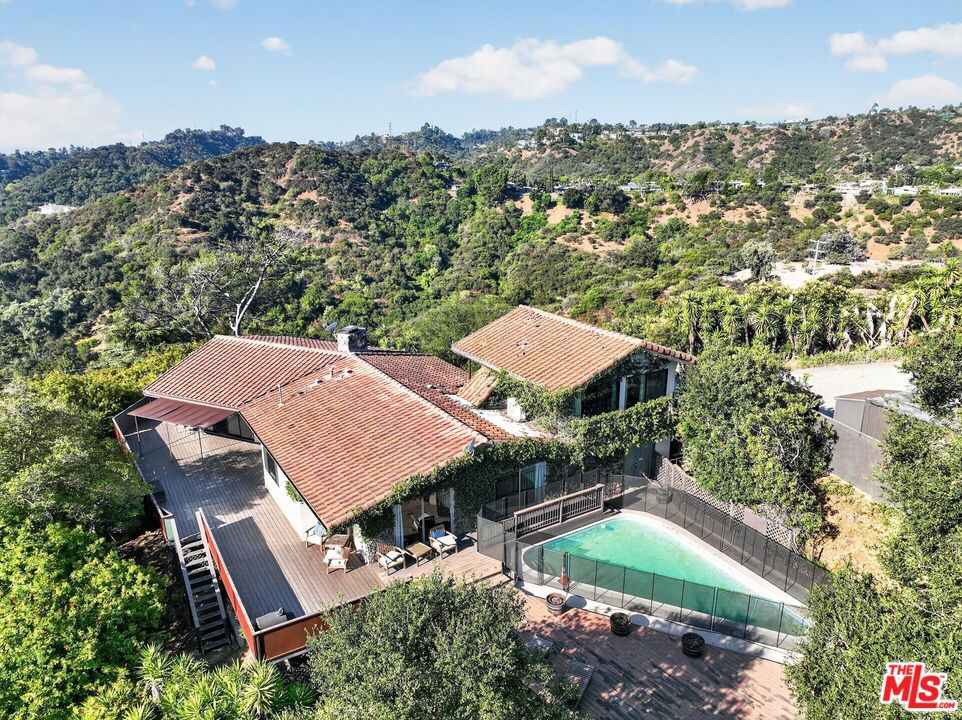 Photo of 8147 Mulholland Drive, Los Angeles, CA 90046 (MLS # 26968993)