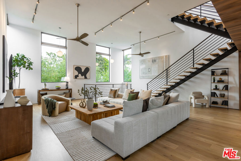 520 W Broadway Street