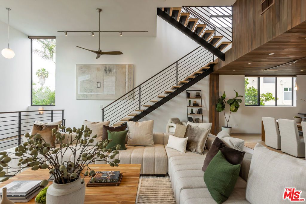 Photo of 520 Broadway Street, Venice, CA 90291 (MLS # 25544123)