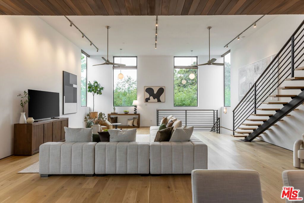 Photo of 520 Broadway Street, Venice, CA 90291 (MLS # 25544123)