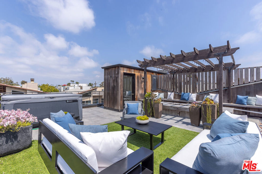 520 W Broadway Street