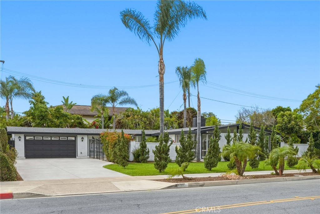 221 S Gilbert