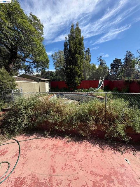 Photo of 4058 Edwards Ave Ave, Oakland, CA 94605 (MLS # 41129381)