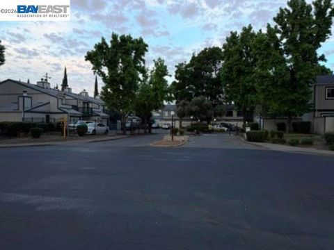 Photo of 299 Shasta Dr Dr #29, Vacaville, CA 95687 (MLS # 41133313)