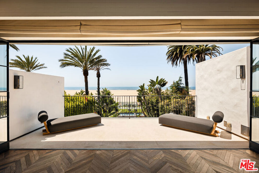 Properties 4 966 Palisades Beach Road