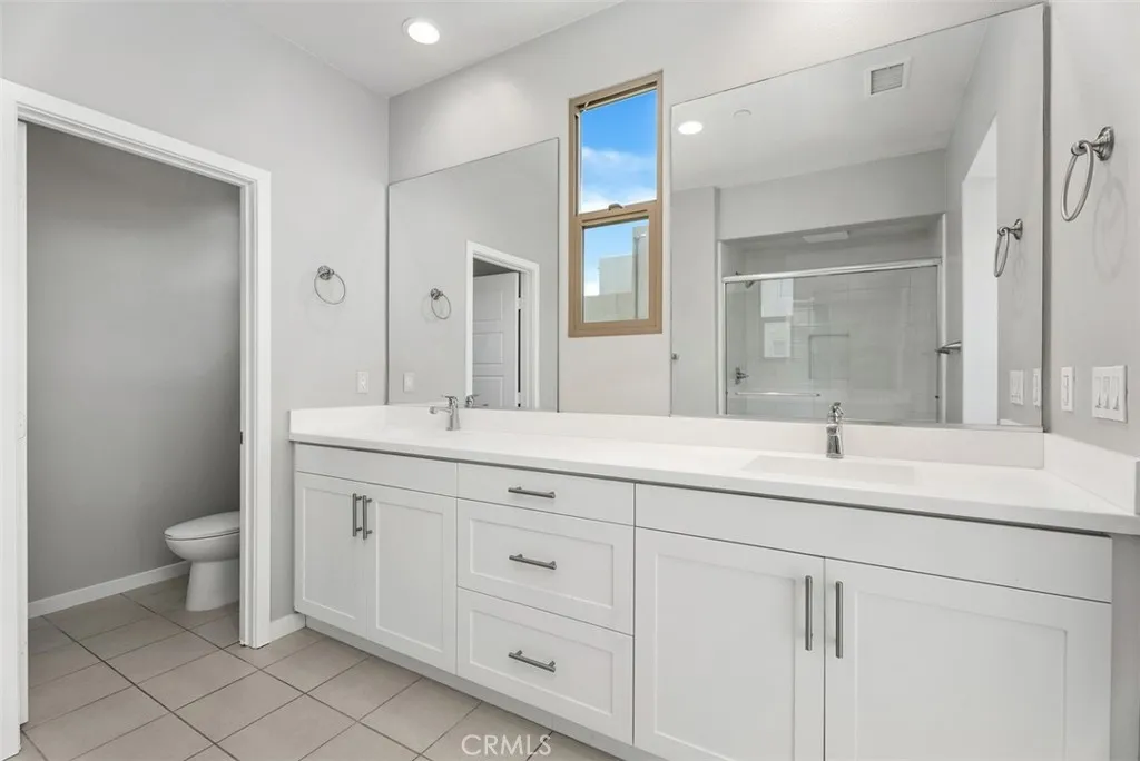 Irvine, California 92618, United States, 3 Bedrooms Bedrooms, ,3 BathroomsBathrooms,Residential,Active,194076