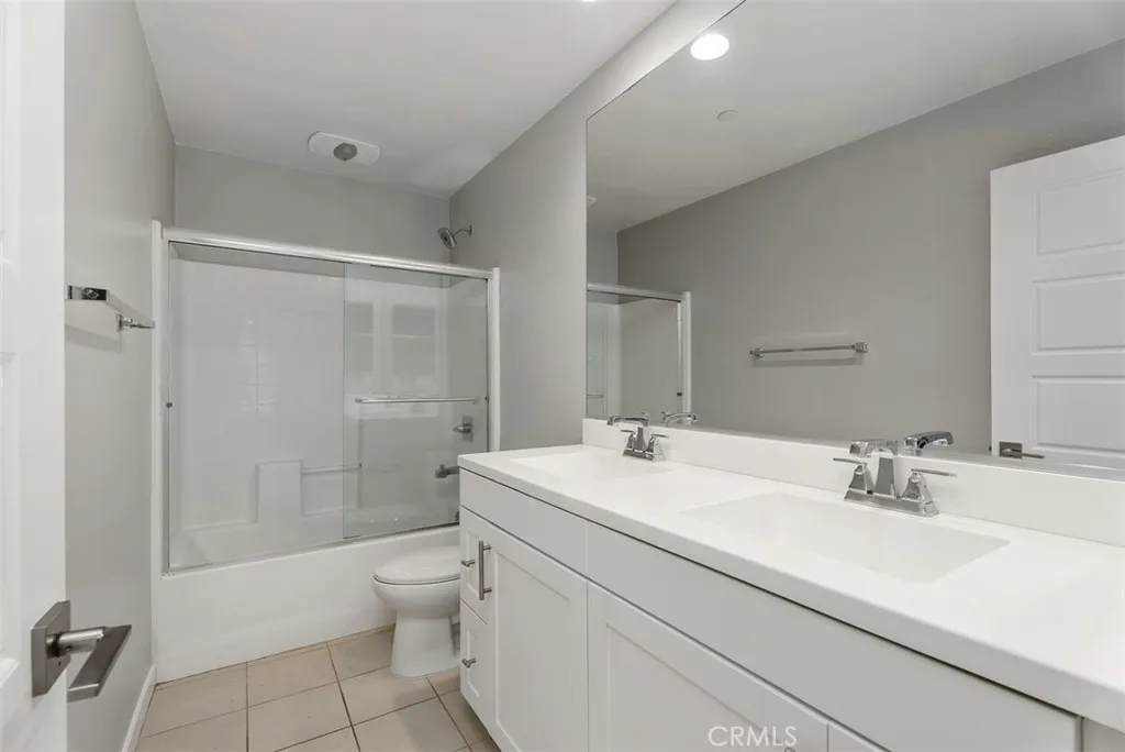 Irvine, California 92618, United States, 3 Bedrooms Bedrooms, ,3 BathroomsBathrooms,Residential,Active,194076