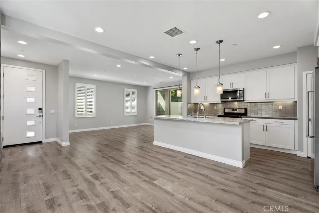 Irvine, California 92618, United States, 3 Bedrooms Bedrooms, ,3 BathroomsBathrooms,Residential,Active,194076