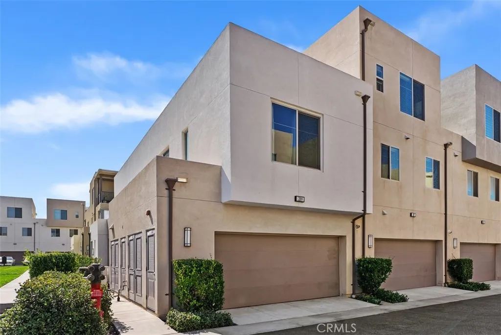 Irvine, California 92618, United States, 3 Bedrooms Bedrooms, ,3 BathroomsBathrooms,Residential,Active,194076