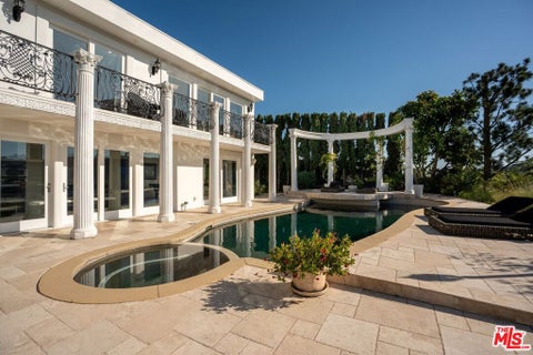 Photo of 8020 Zeus Drive, Los Angeles, CA 90046 (MLS # 26104809)