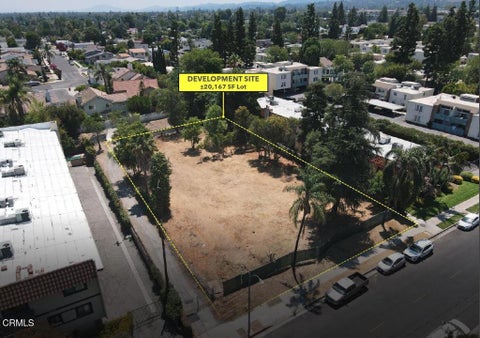 Photo of 5808 Etiwanda Avenue, Los Angeles, CA 91356 (MLS # P1-28937)