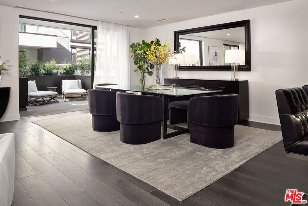 Photo of 411 S Hamel Road #205, Los Angeles, CA 90048 (MLS # 25566301)