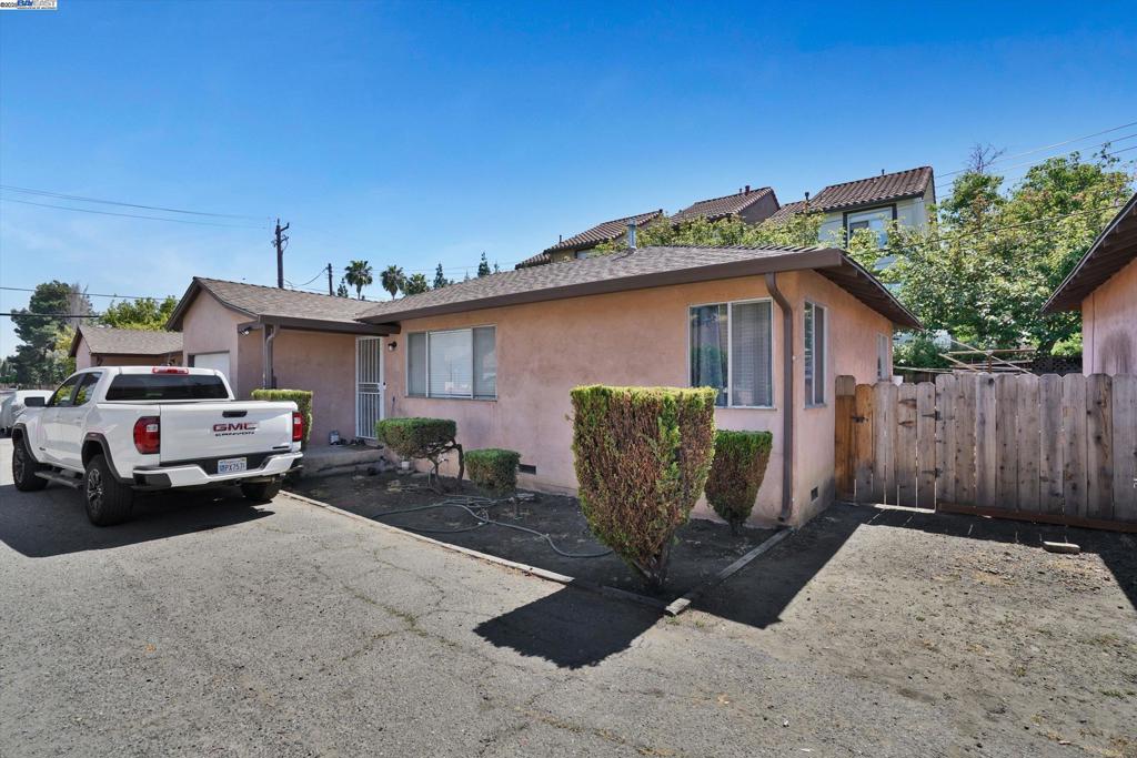 656 Berry Ave