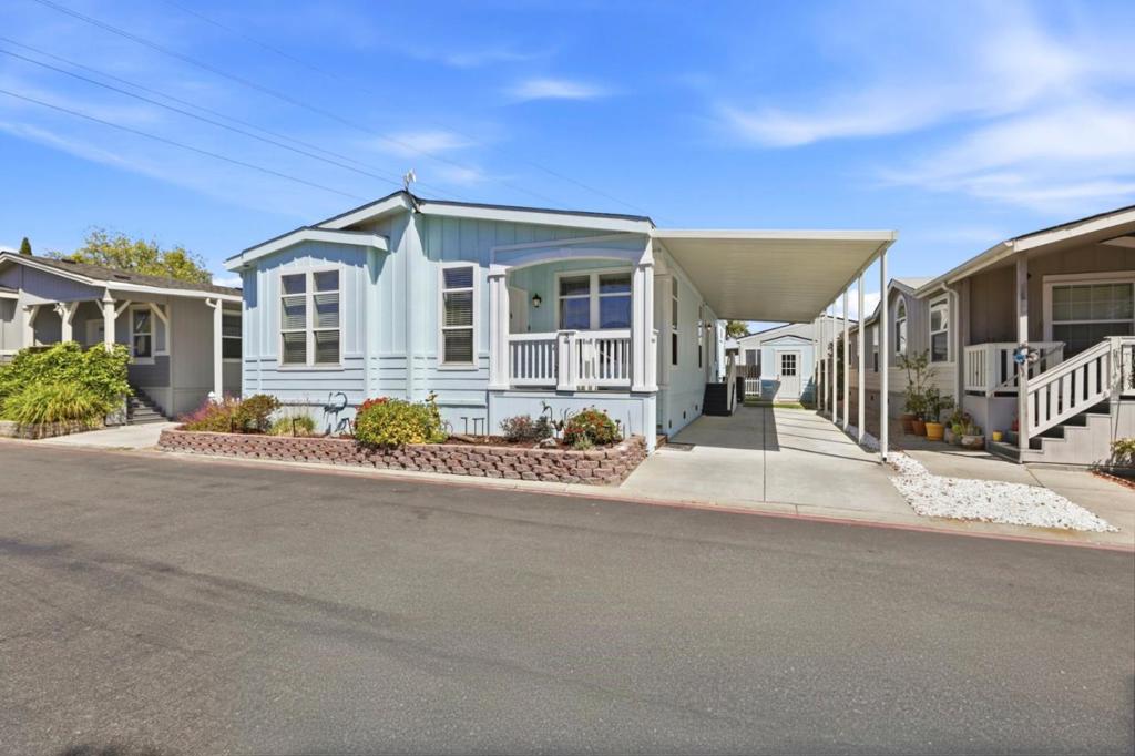 2052 Gold Street 3