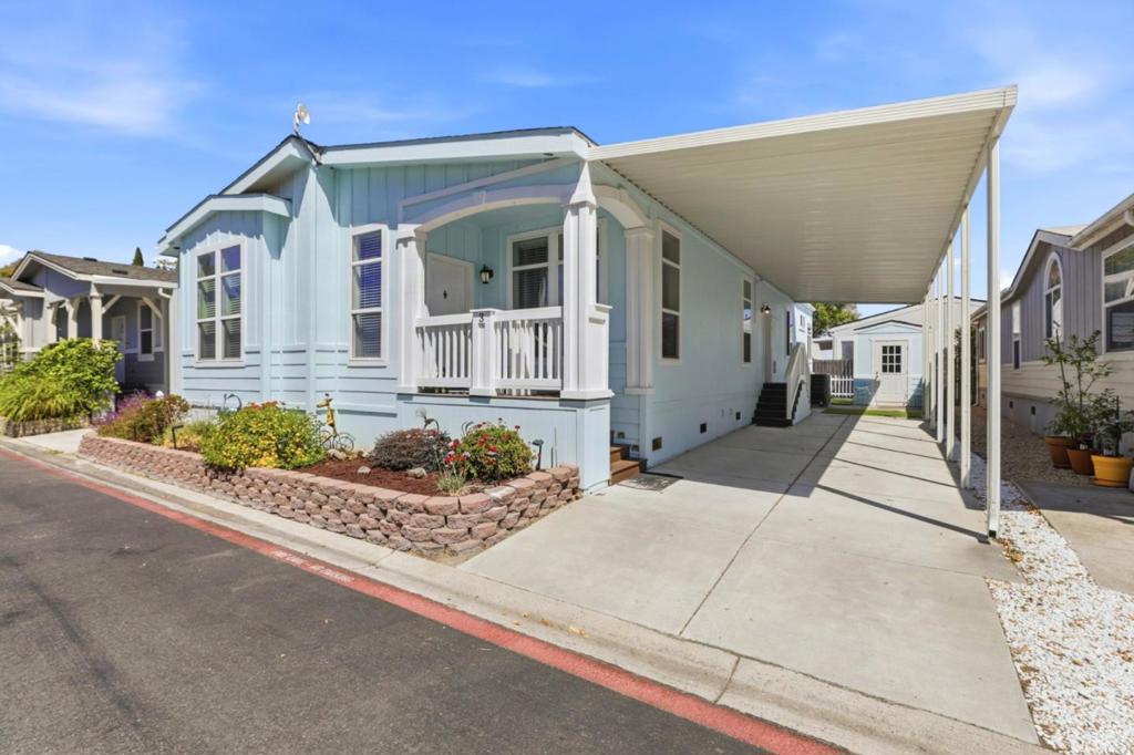 2052 Gold Street 3