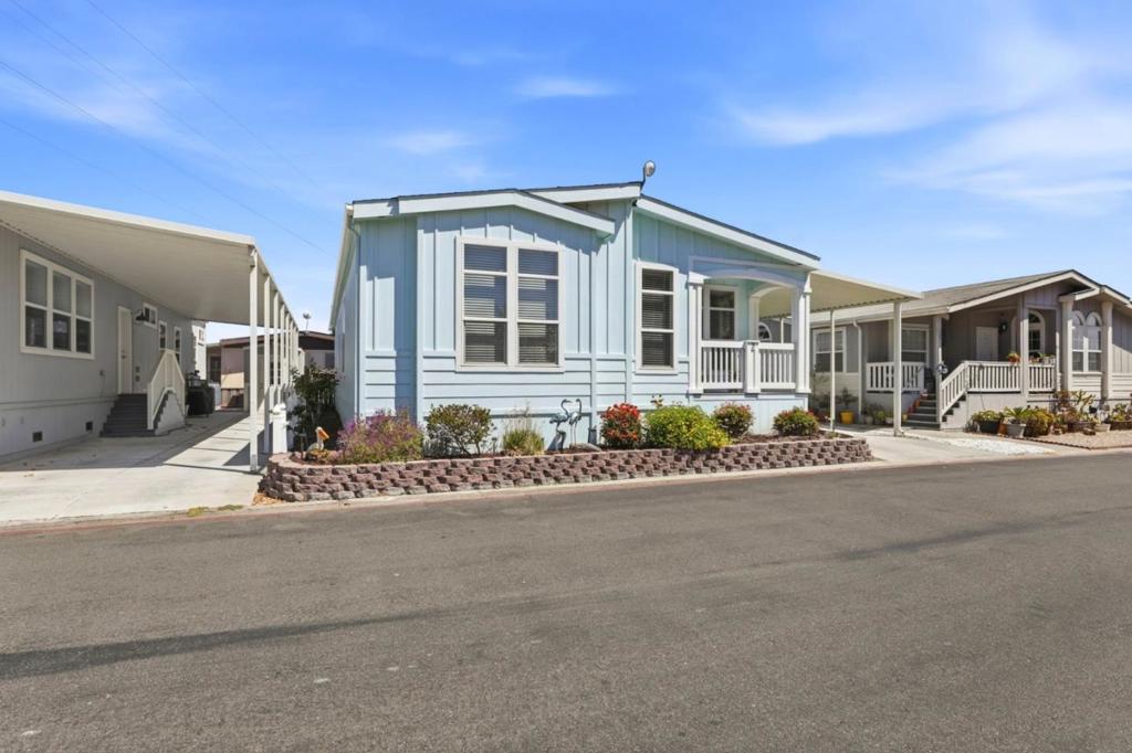 2052 Gold Street 3