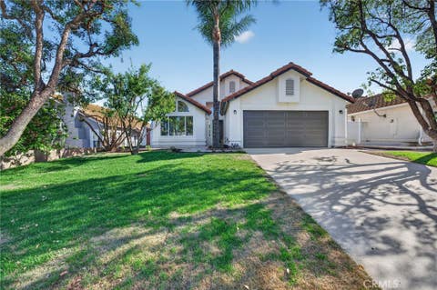 Photo of 24441 Calle Tassjara, Murrieta, CA 92562 (MLS # SW26187667)