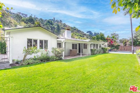 Photo of 1117 Roscomare Road, Los Angeles, CA 90077 (MLS # 25619451)