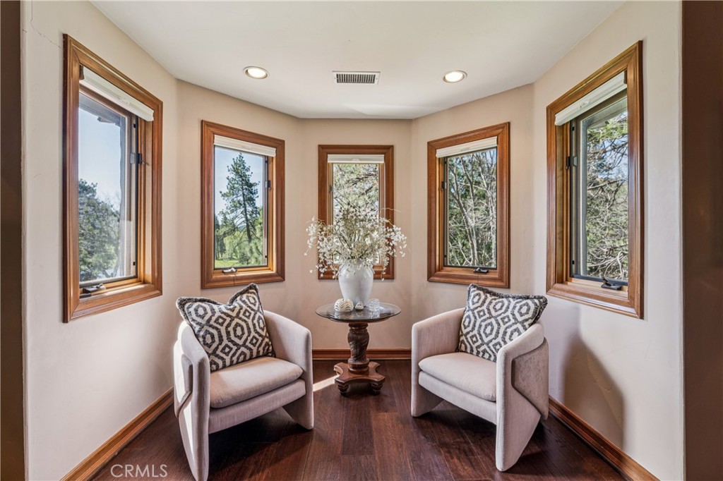 Lake Arrowhead, California, 92352, United States, 4 Bedrooms Bedrooms, ,5 BathroomsBathrooms,Residential,Active,2043850