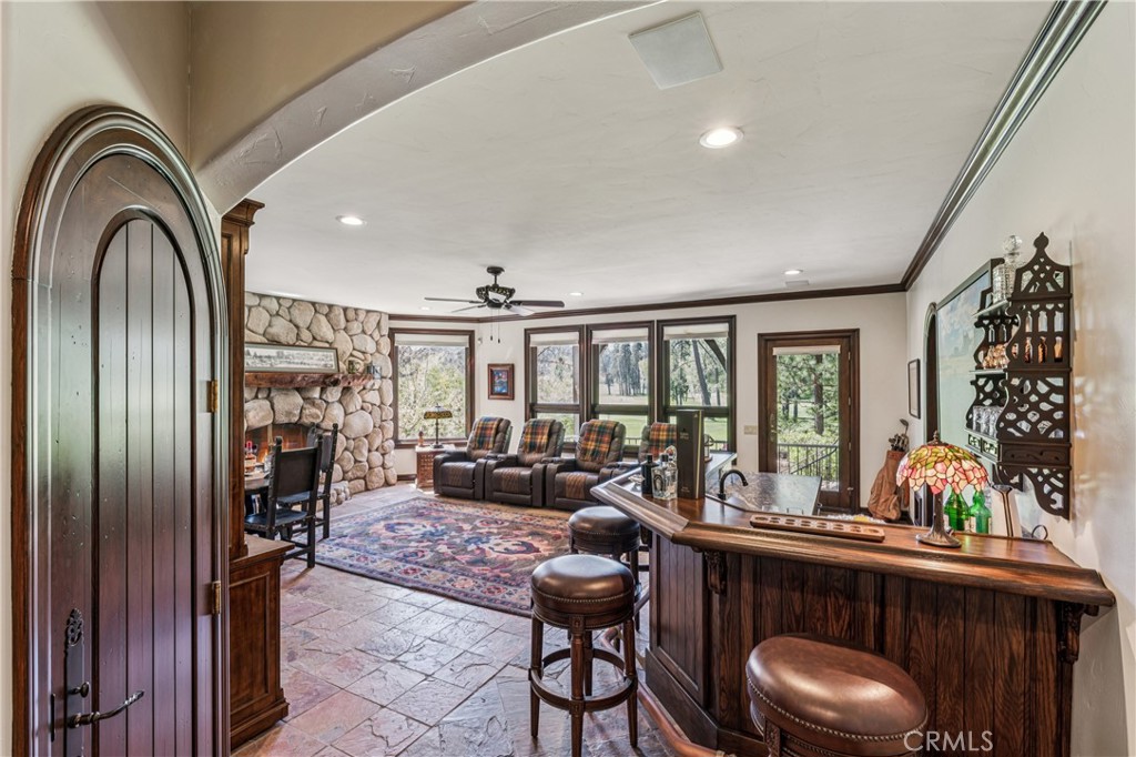 Lake Arrowhead, California, 92352, United States, 4 Bedrooms Bedrooms, ,5 BathroomsBathrooms,Residential,Active,2043850