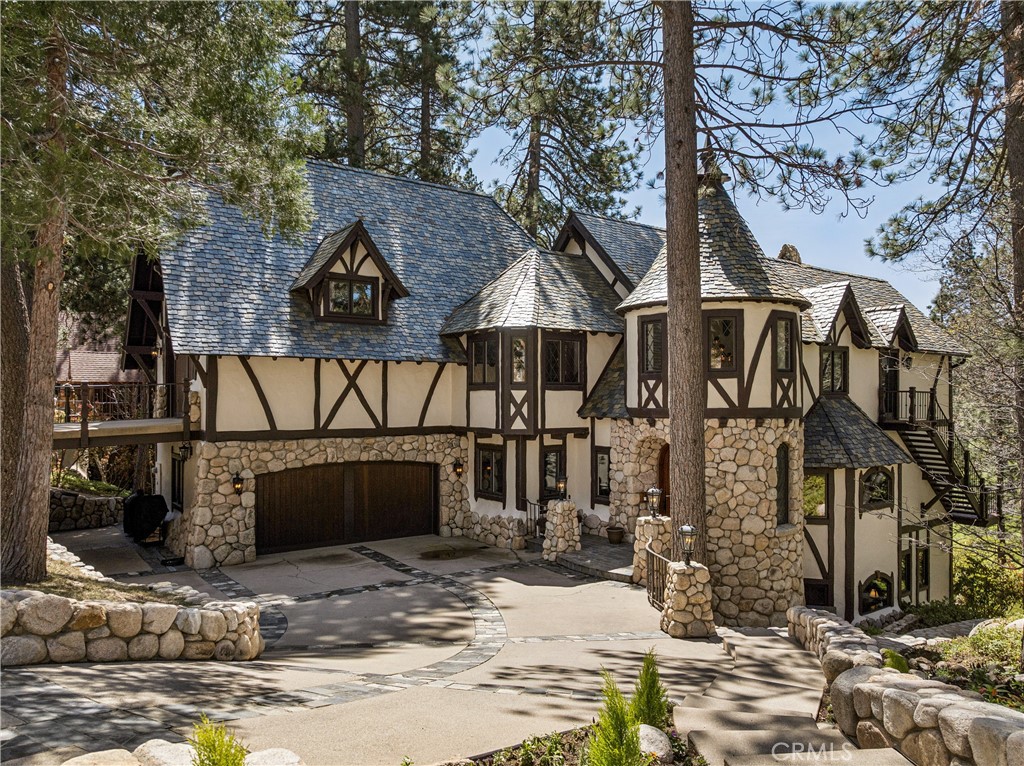 Lake Arrowhead, California, 92352, United States, 4 Bedrooms Bedrooms, ,5 BathroomsBathrooms,Residential,Active,2043850