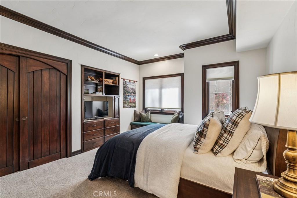 Lake Arrowhead, California, 92352, United States, 4 Bedrooms Bedrooms, ,5 BathroomsBathrooms,Residential,Active,2043850