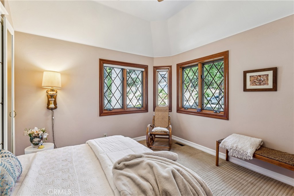 Lake Arrowhead, California, 92352, United States, 4 Bedrooms Bedrooms, ,5 BathroomsBathrooms,Residential,Active,2043850