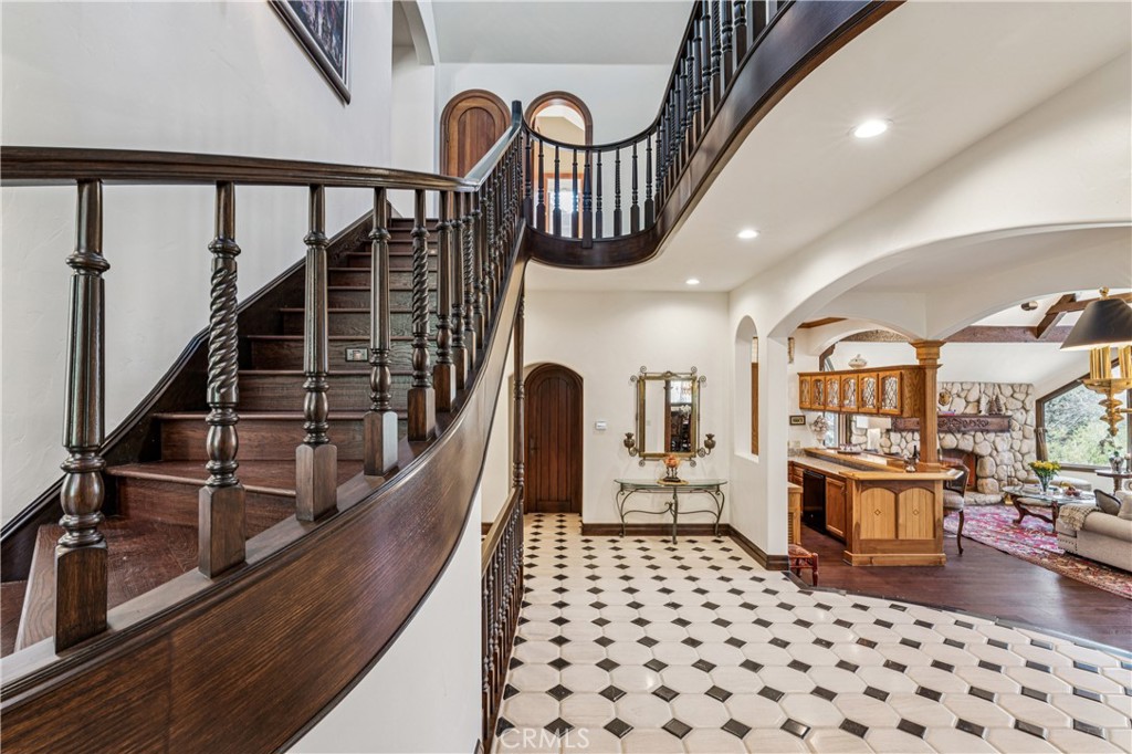 Lake Arrowhead, California, 92352, United States, 4 Bedrooms Bedrooms, ,5 BathroomsBathrooms,Residential,Active,2043850