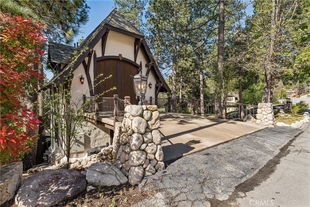 Lake Arrowhead, California, 92352, United States, 4 Bedrooms Bedrooms, ,5 BathroomsBathrooms,Residential,Active,2043850
