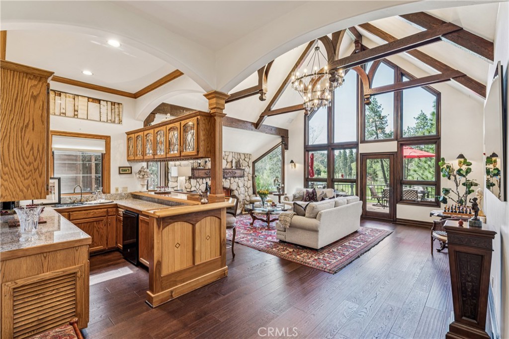 Lake Arrowhead, California, 92352, United States, 4 Bedrooms Bedrooms, ,5 BathroomsBathrooms,Residential,Active,2043850