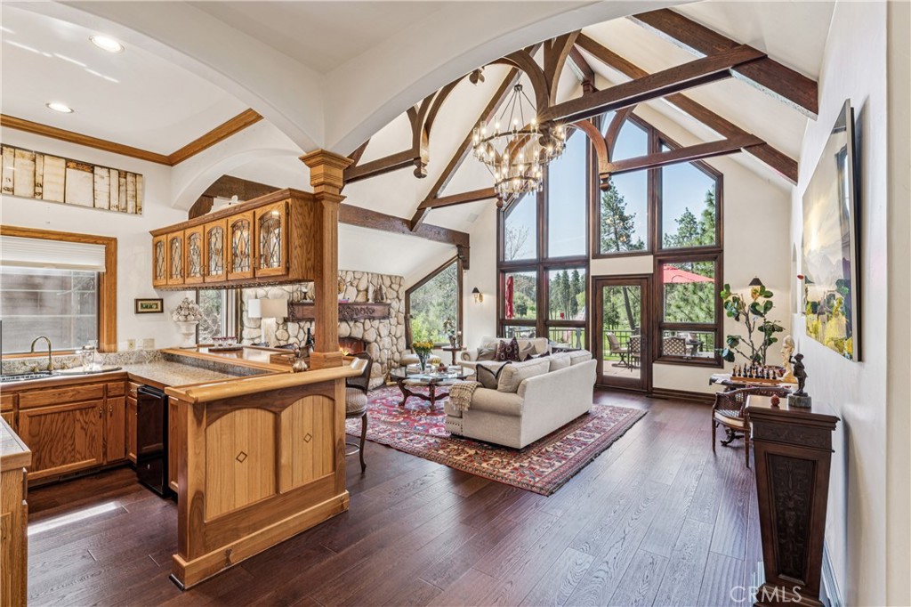 Lake Arrowhead, California, 92352, United States, 4 Bedrooms Bedrooms, ,5 BathroomsBathrooms,Residential,Active,2043850