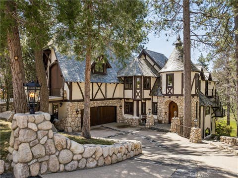 Photo of 747 Brentwood DR, Lake Arrowhead, CA 92352 (MLS # IG26070868)