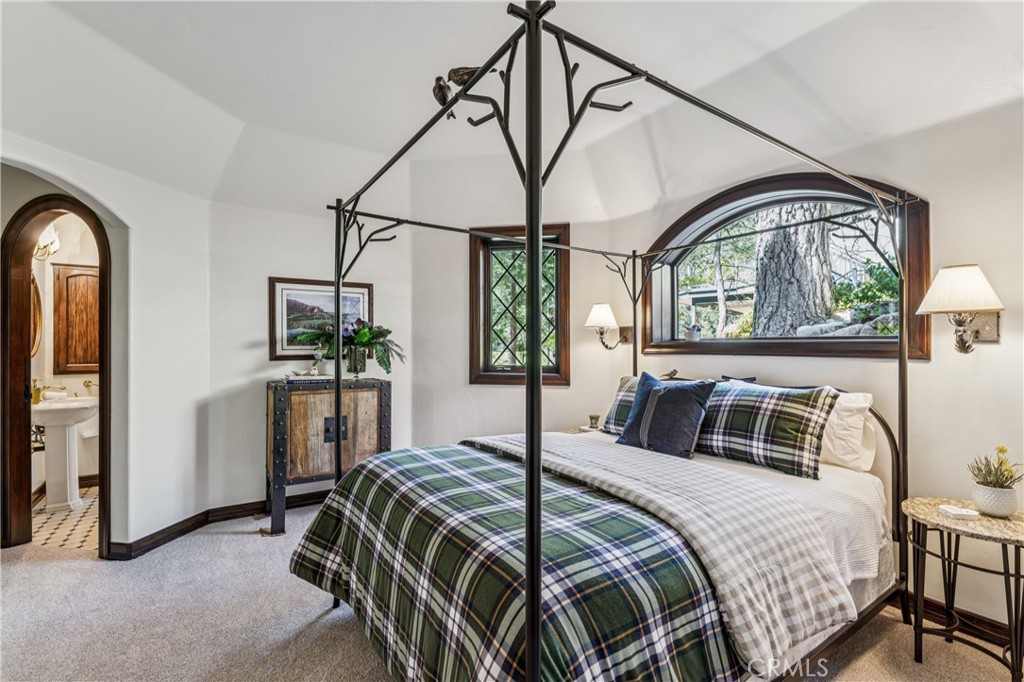 Lake Arrowhead, California, 92352, United States, 4 Bedrooms Bedrooms, ,5 BathroomsBathrooms,Residential,Active,2043850