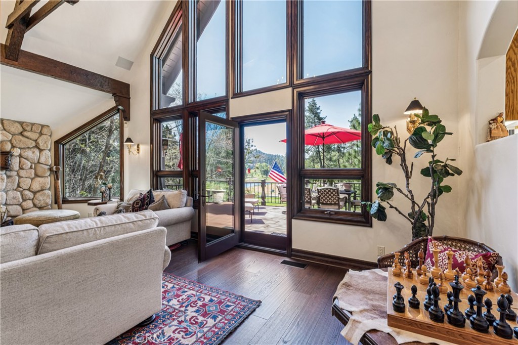 Lake Arrowhead, California, 92352, United States, 4 Bedrooms Bedrooms, ,5 BathroomsBathrooms,Residential,Active,2043850