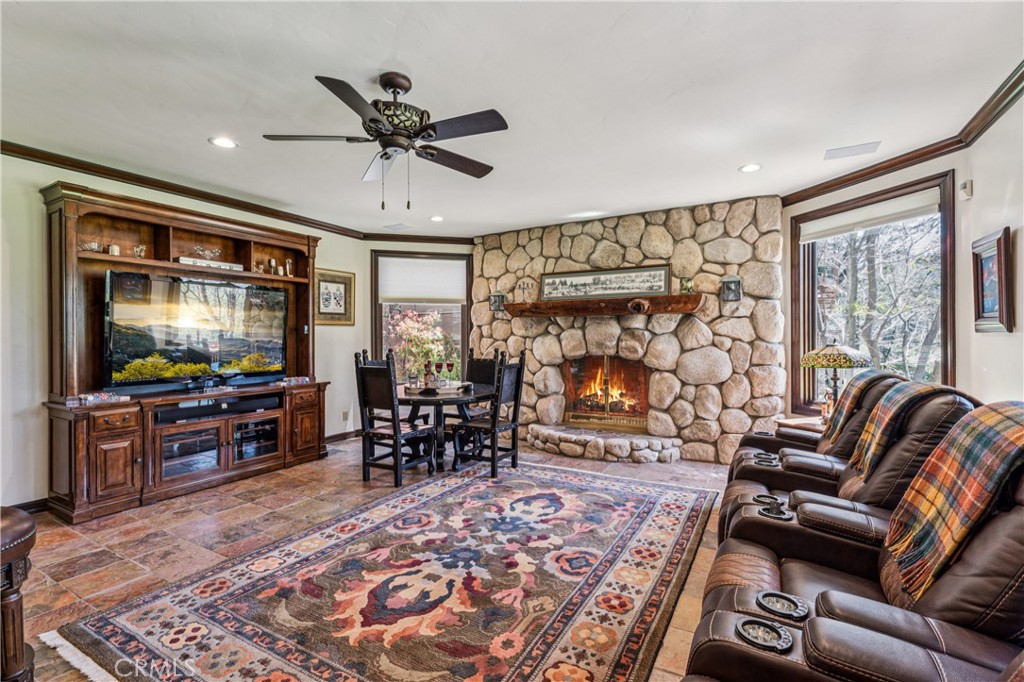 Lake Arrowhead, California, 92352, United States, 4 Bedrooms Bedrooms, ,5 BathroomsBathrooms,Residential,Active,2043850