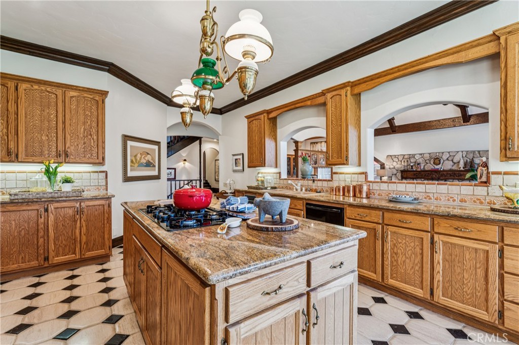 Lake Arrowhead, California, 92352, United States, 4 Bedrooms Bedrooms, ,5 BathroomsBathrooms,Residential,Active,2043850