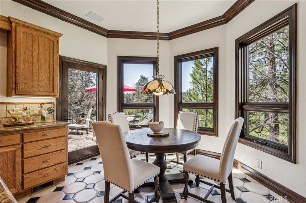 Lake Arrowhead, California, 92352, United States, 4 Bedrooms Bedrooms, ,5 BathroomsBathrooms,Residential,Active,2043850