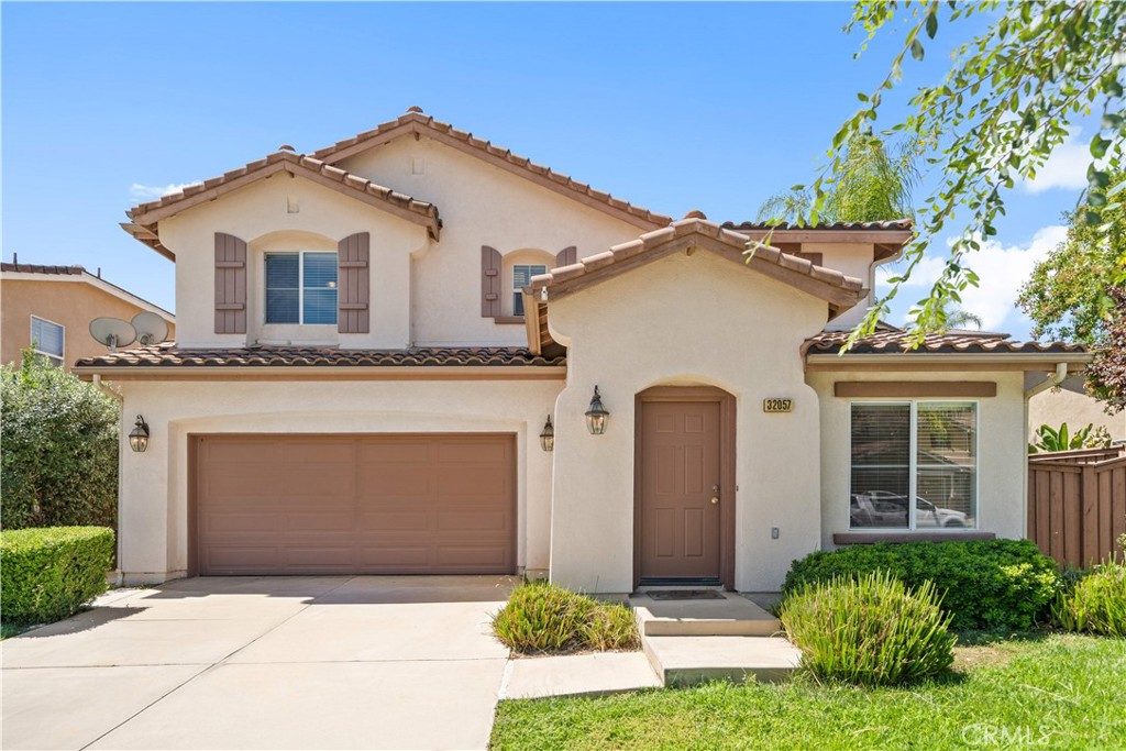 Come and Check this Canyon Hills Beauty – This 4 bedroom, 2.5 bath, 2,284 sq. ft. home is nestled in the sought-after Canyon Hills community. The open layout features a Living/Dining Room combo with crown molding, and a spacious family room with fireplace and media niche. The chef’s kitchen offers granite countertops, a sit-up island, two pantries, recessed lighting, and a slider leading to the backyard with Alumna Wood patio cover.
Upstairs, you’ll find a primary suite with spa-like bath, dual sinks, soaking tub, and walk-in shower, plus 3 additional bedrooms with mirrored closets and a shared full bath. A convenient laundry room completes the second floor.
Canyon Hills residents enjoy low HOA dues, pools, spas, sports courts, playgrounds, and a clubhouse. Conveniently located near schools, shopping, and commuter routes.