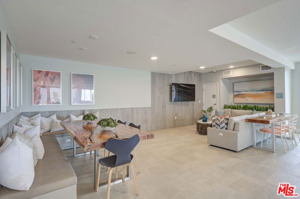 160 S Ventura Avenue 122-104