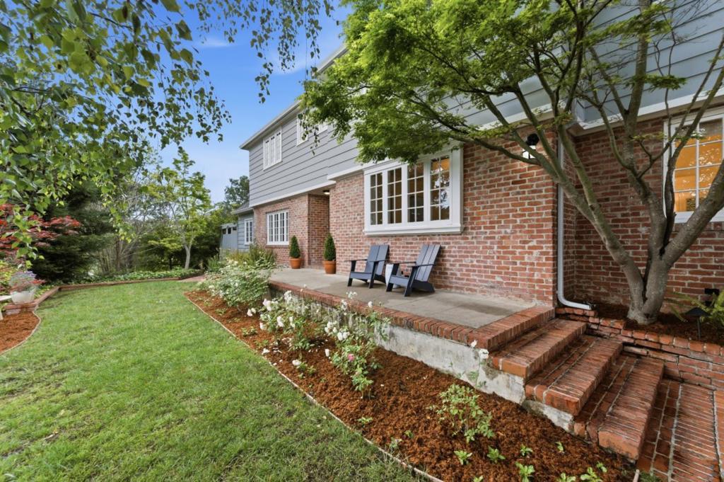 2835 Hillside Drive