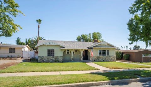 Photo of 630 Carleton AVE, Claremont, CA 91711 (MLS # CV26213958)