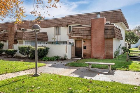 Photo of 22238 James Alan #4, Chatsworth, CA 91311 (MLS # SR26003953)